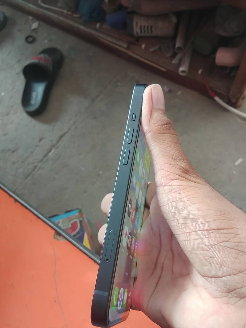 Apple iPhone 13 5
