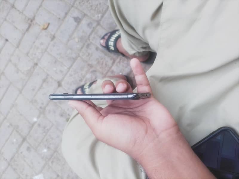 Apple iPhone X 3