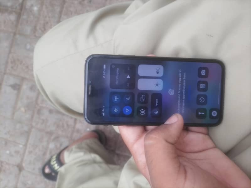 Apple iPhone X 4