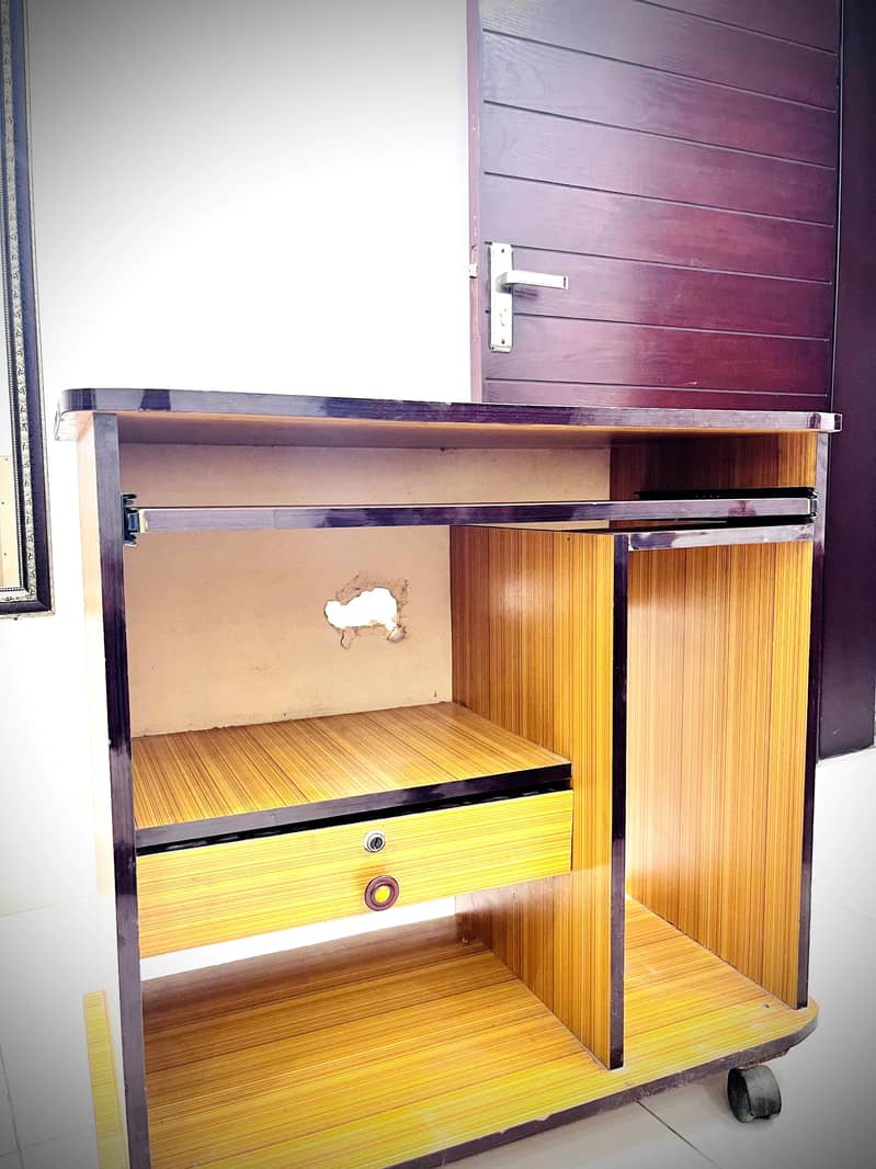 Computer trolly/table 4