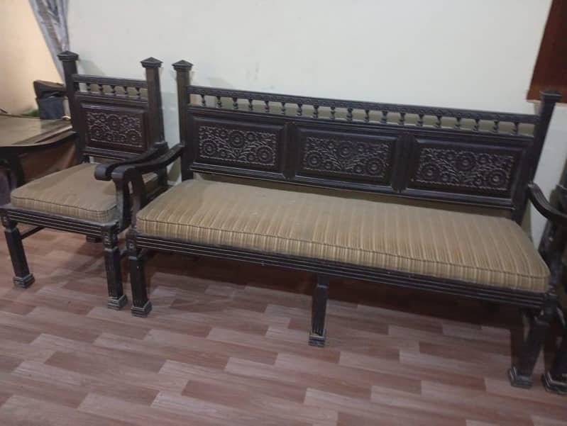 5 setter sofa and table 0