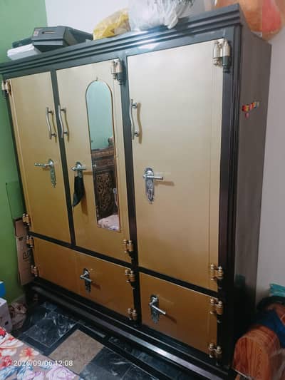 Almari / Safe / Wardrobes
