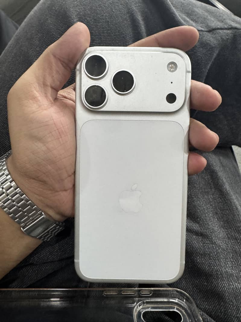 Apple iPhone 17 Pro Max 0