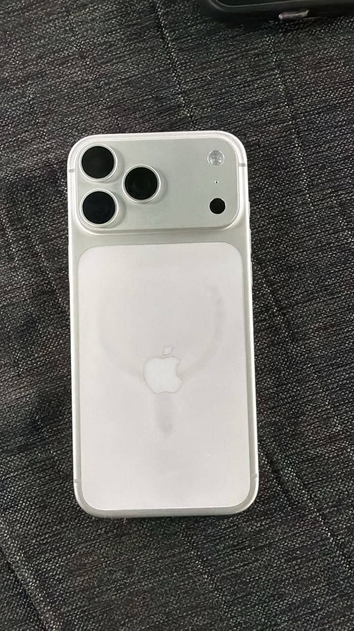 Apple iPhone 17 Pro Max 6