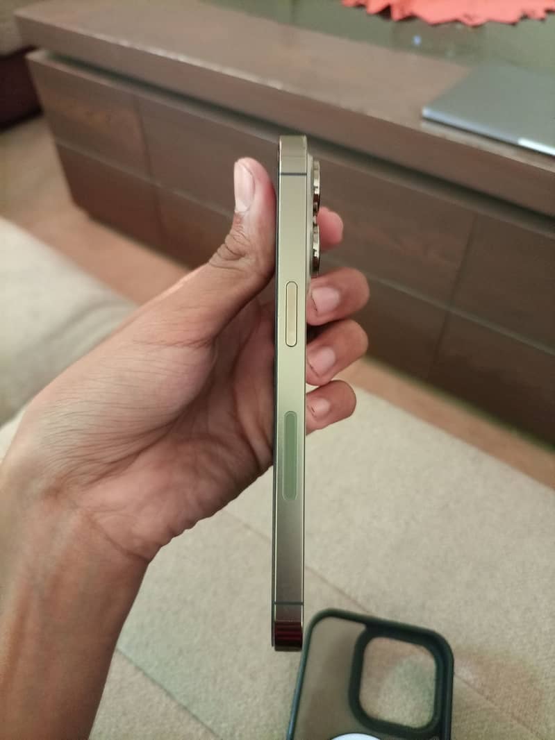 Apple iPhone 14 Pro 2