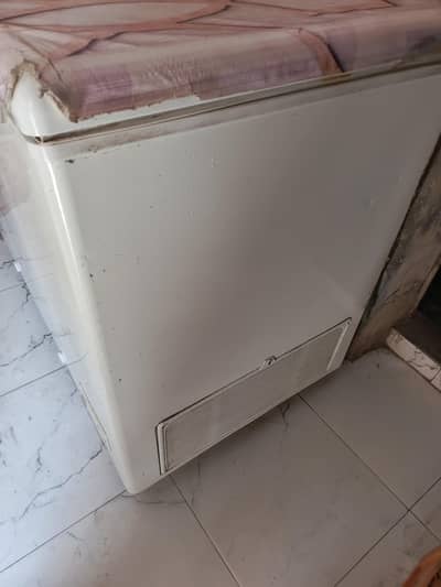 new condition ha 2 year used ache halat ma ha