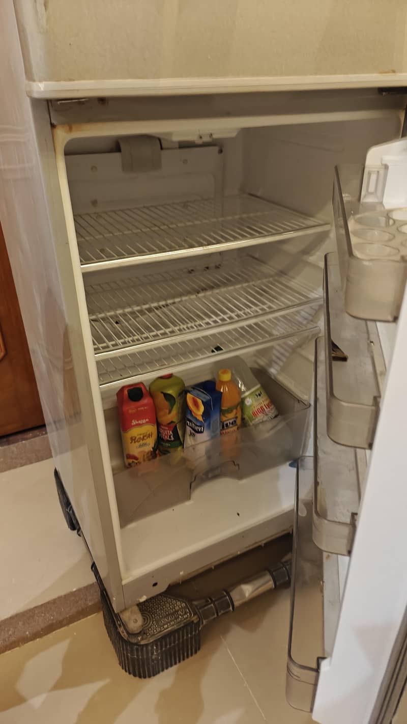 dawlance fridge 2