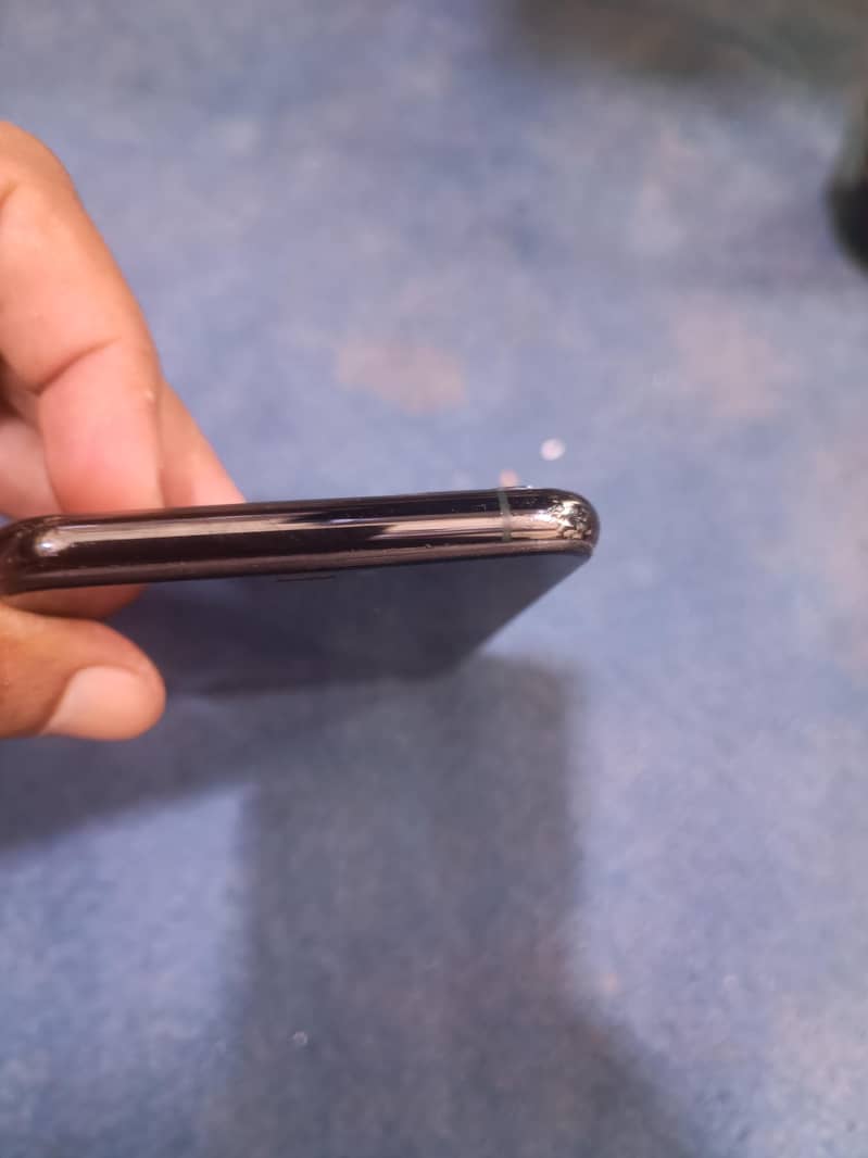 Apple iPhone 11 Pro Max 3