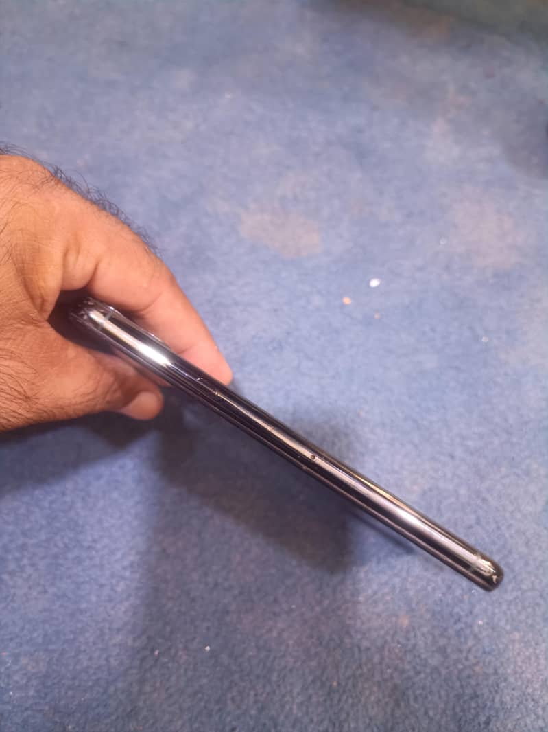 Apple iPhone 11 Pro Max 4