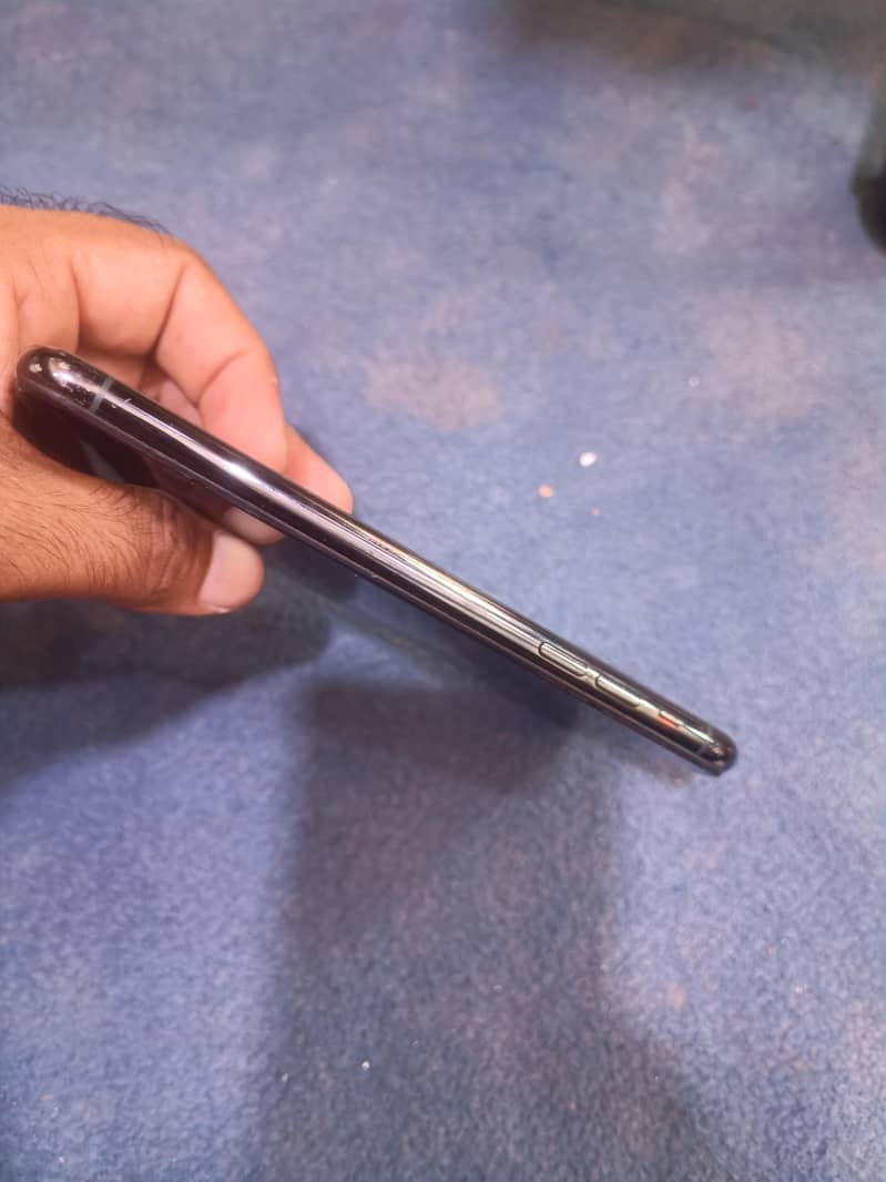 Apple iPhone 11 Pro Max 6