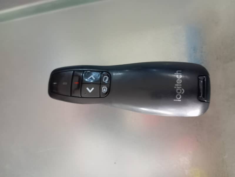 Logitech R400 wireless Pointer 1