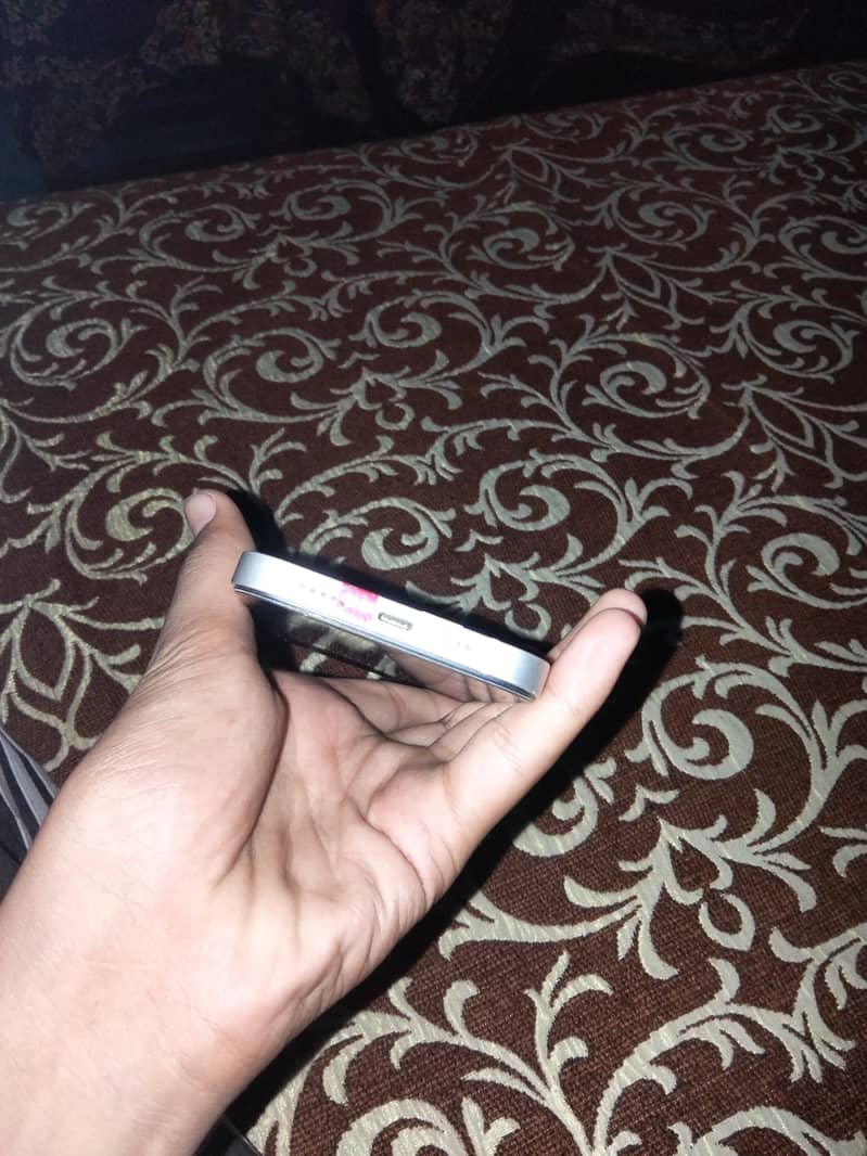 Apple iPhone 13 4