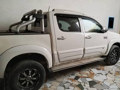 Toyota Hilux ( contact: 03464711546 )