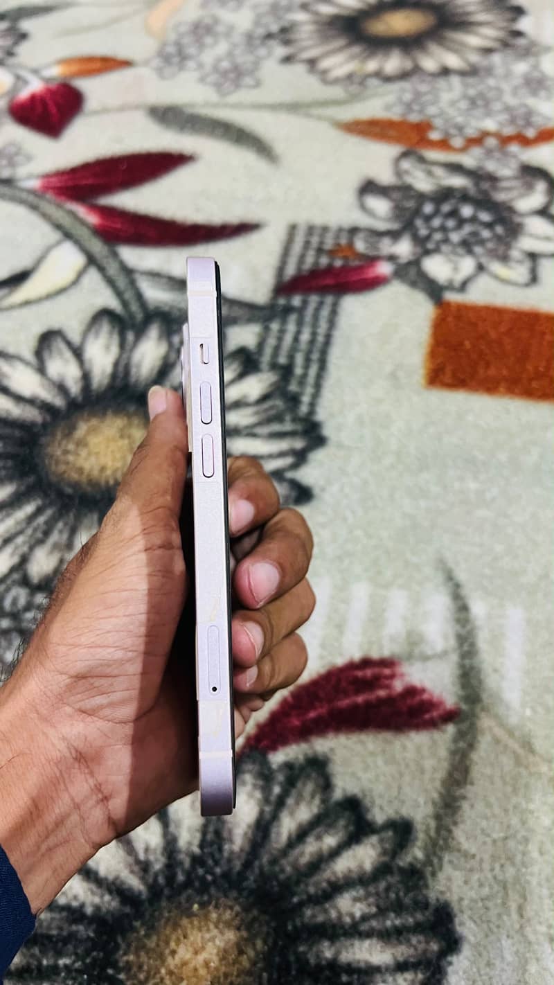 Apple iPhone 13 2