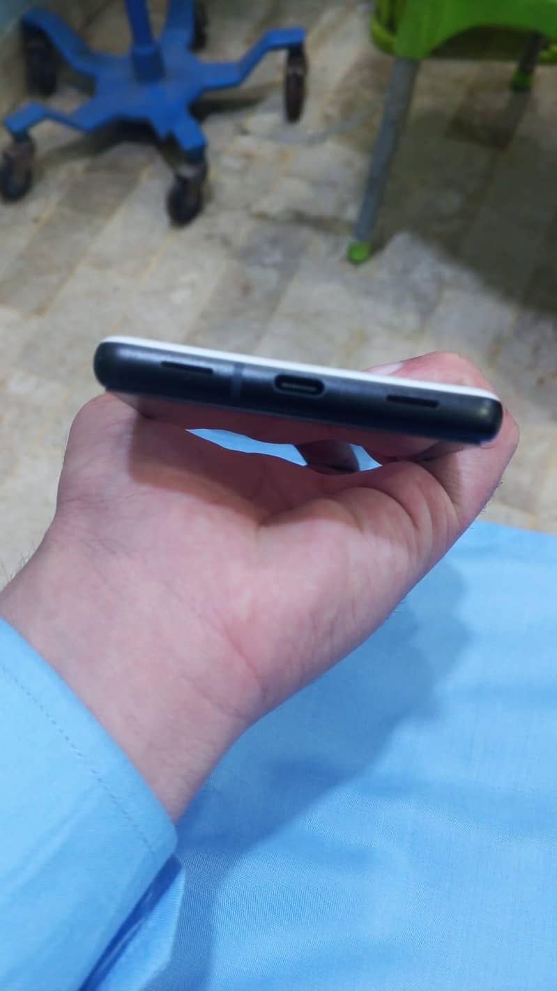 Google Pixel 6a 5