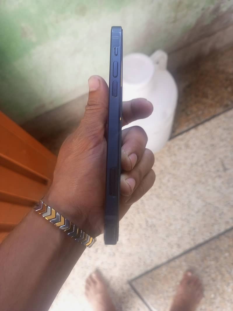 Apple iPhone 12 2