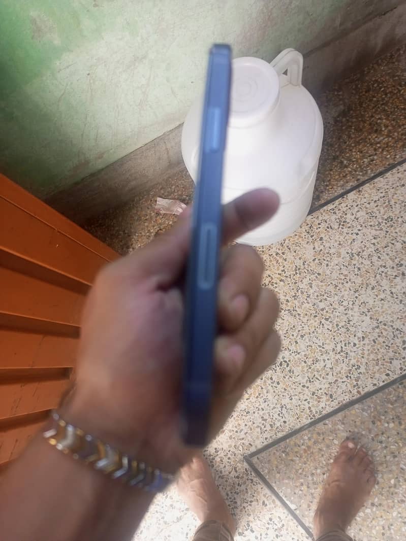 Apple iPhone 12 3