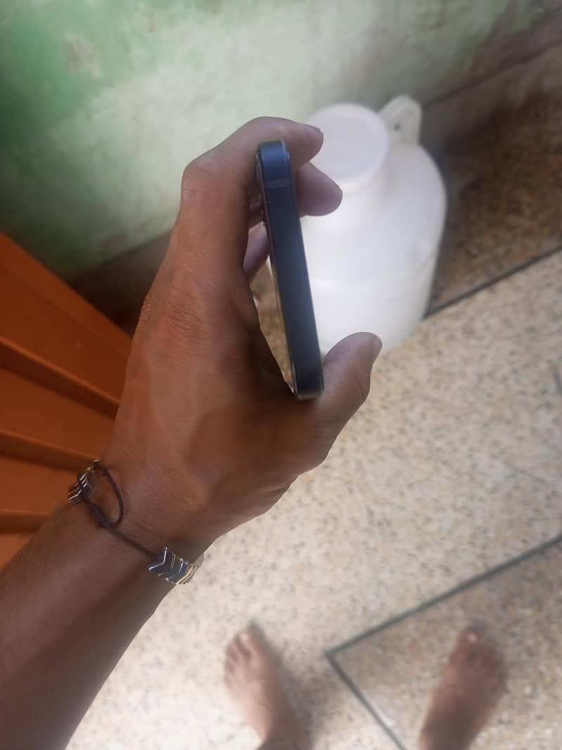 Apple iPhone 12 5