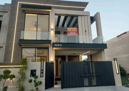 8 Marla Spacious House Is Available In Low Cost - Block C For sale