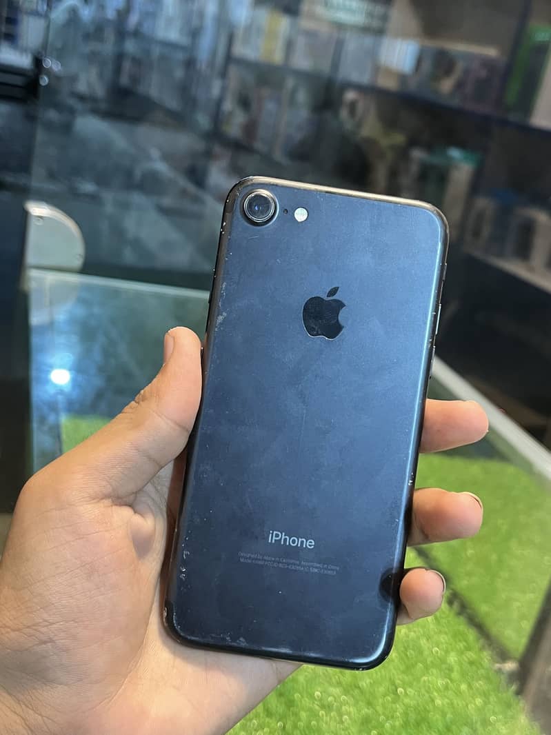 Apple iPhone 7 1