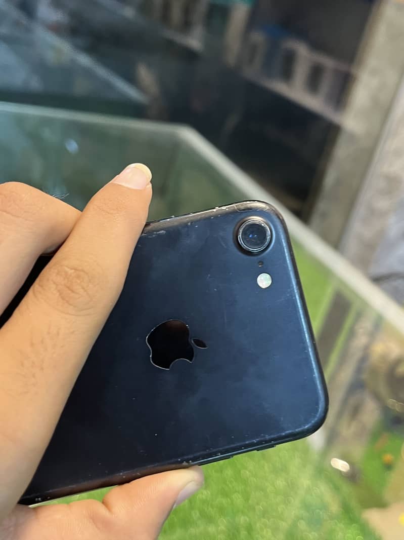 Apple iPhone 7 4
