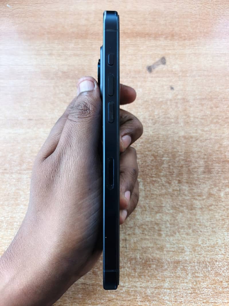 Apple iPhone 15 Pro Max 2