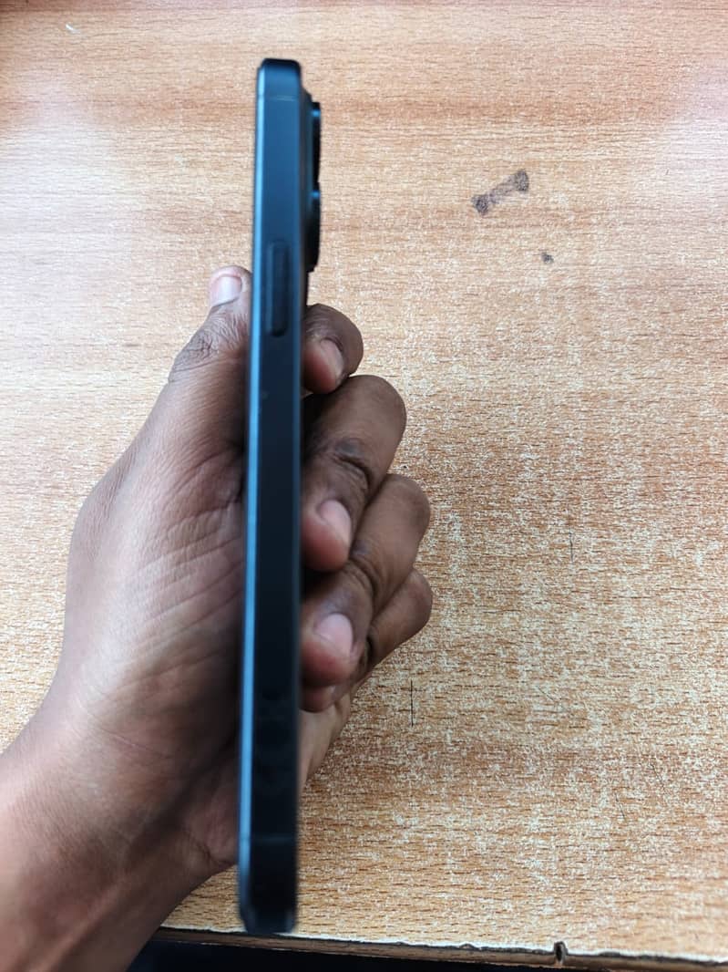 Apple iPhone 15 Pro Max 3
