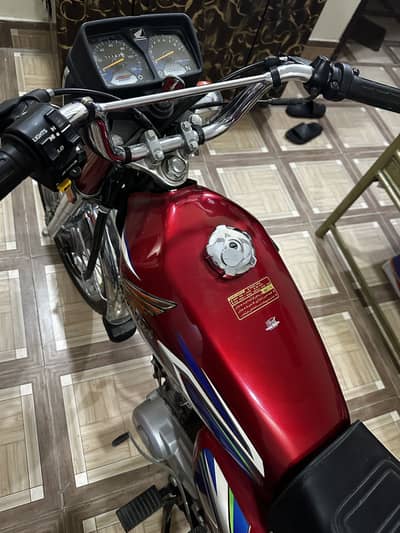 honda 125 new 10 by 10 condition urgent for sale