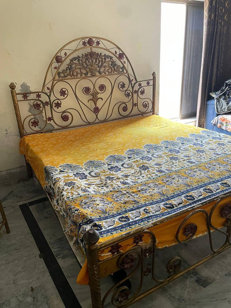 complete bed set/ king size bed 1