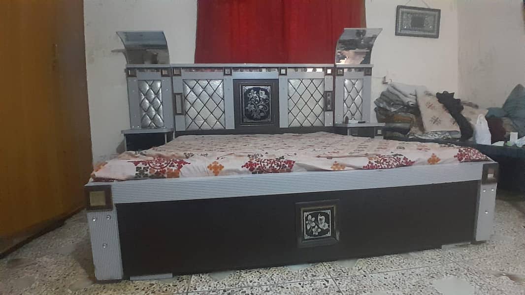 king bed 2 side tabal 1