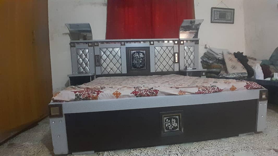 king bed 2 side tabal 2