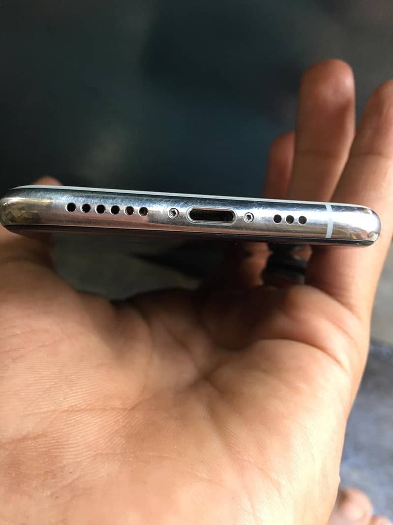Apple iPhone XS 1