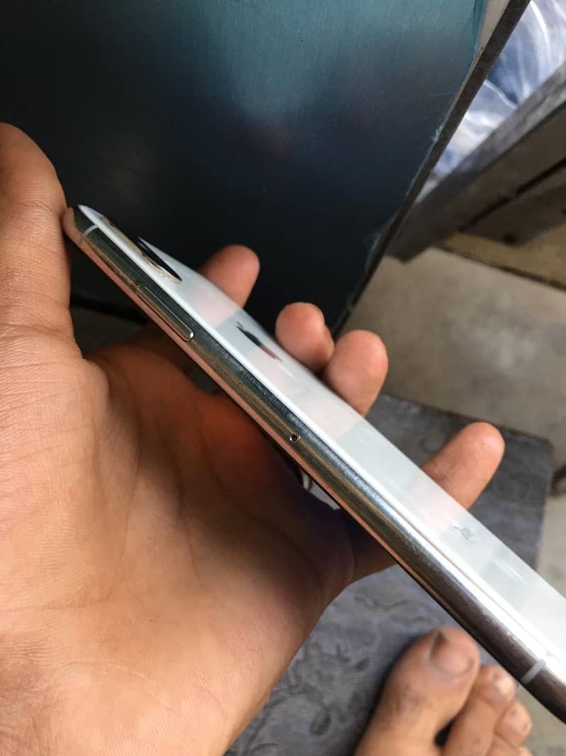 Apple iPhone XS 5