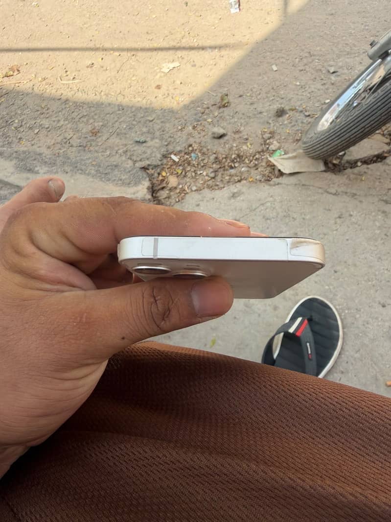 Apple iPhone 13 1