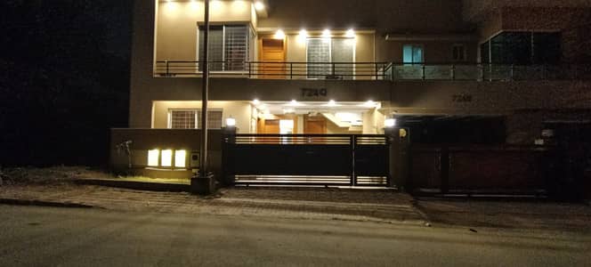 7 Marla house with gass available for rent near park musjid or commercial
