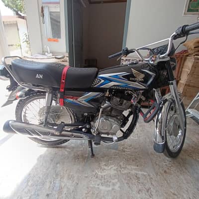 125 Honda Black 25 Model.