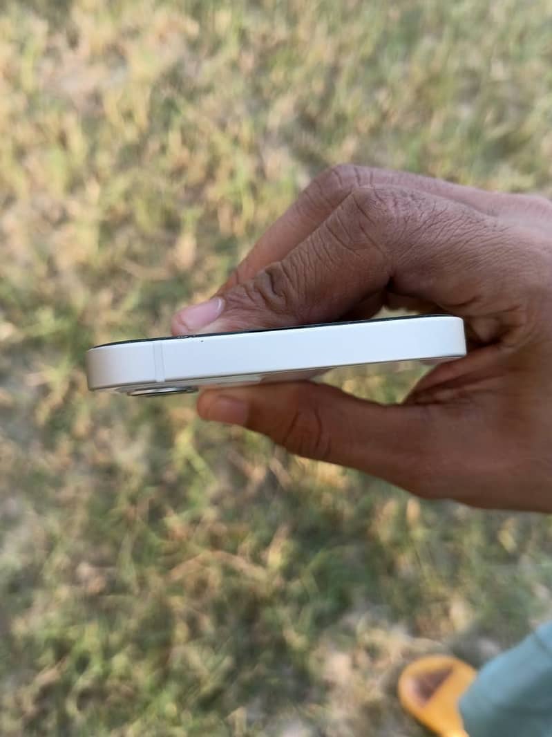 Apple iPhone 12 3