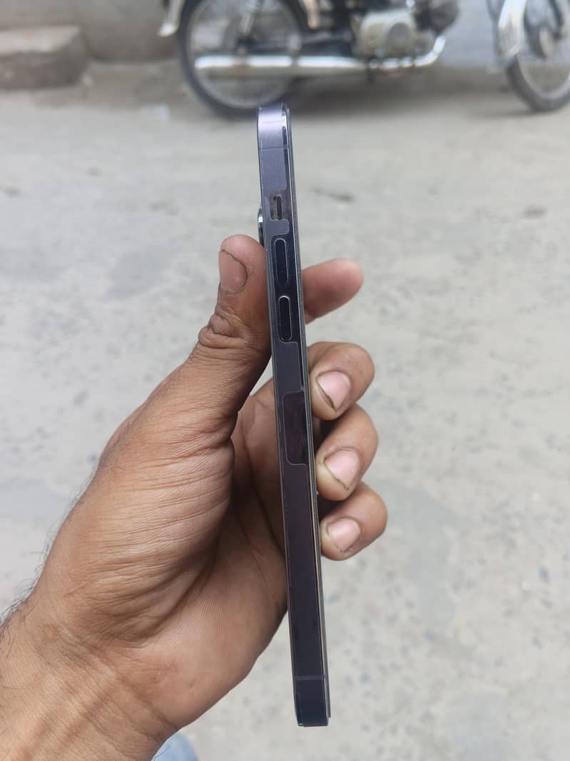 Apple iPhone 14 Pro Max 3