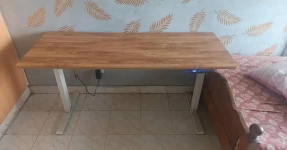 Height adjustable Table [Imported from Uk Myself)