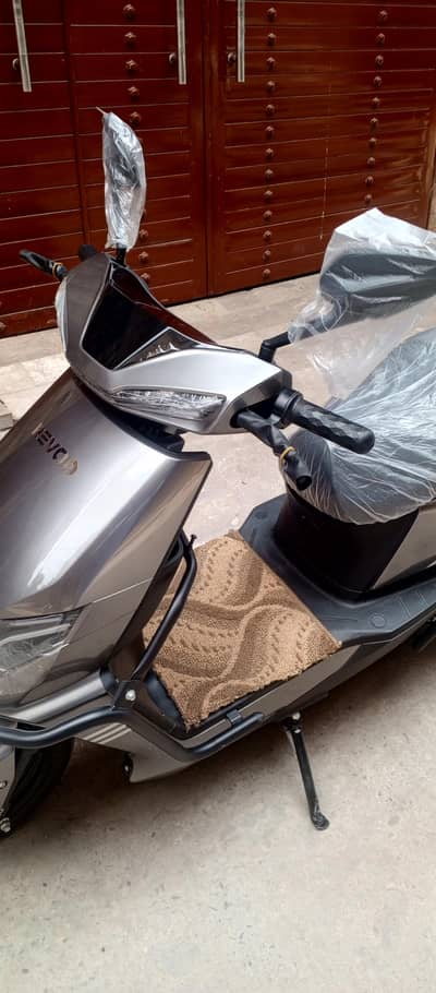 Revoo Scooty