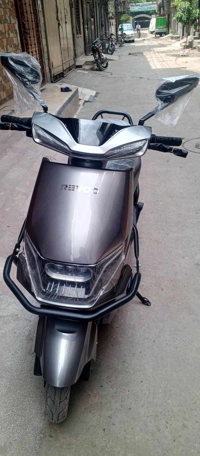 Revoo Scooty 1