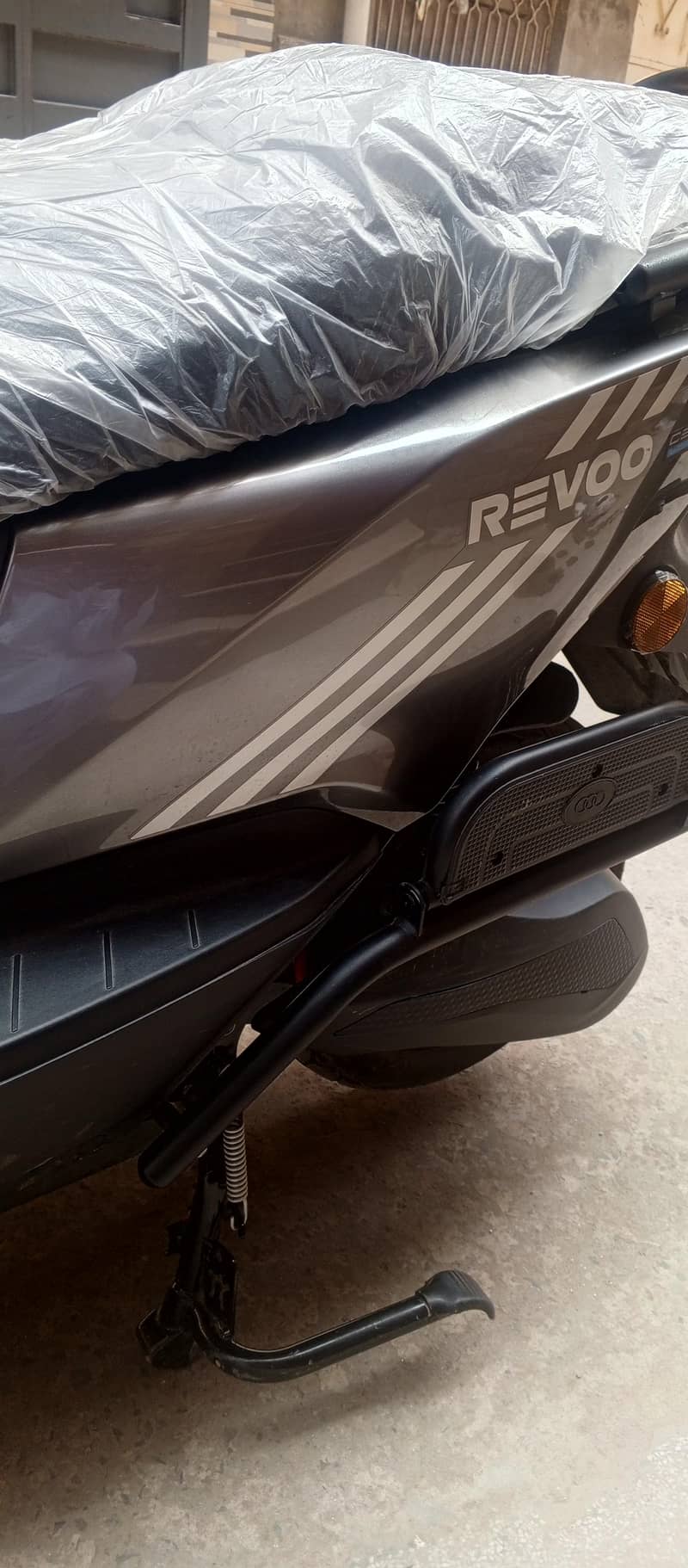 Revoo Scooty 4