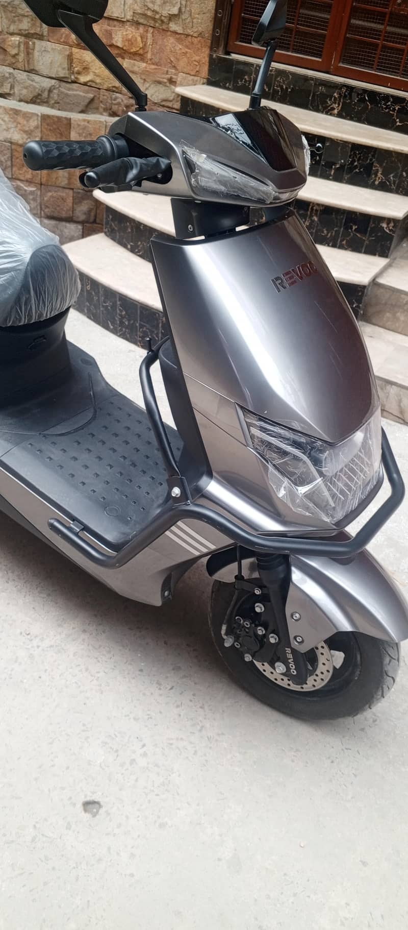 Revoo Scooty 8