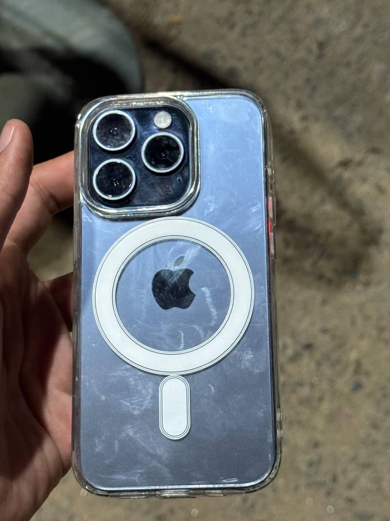 Apple iPhone 15 Pro 4