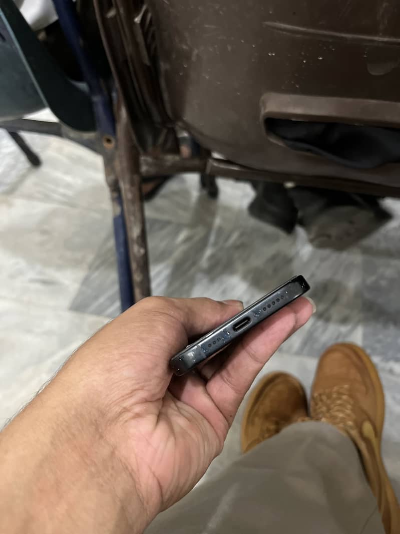 Apple iPhone 16 1