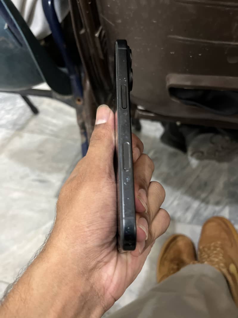Apple iPhone 16 4