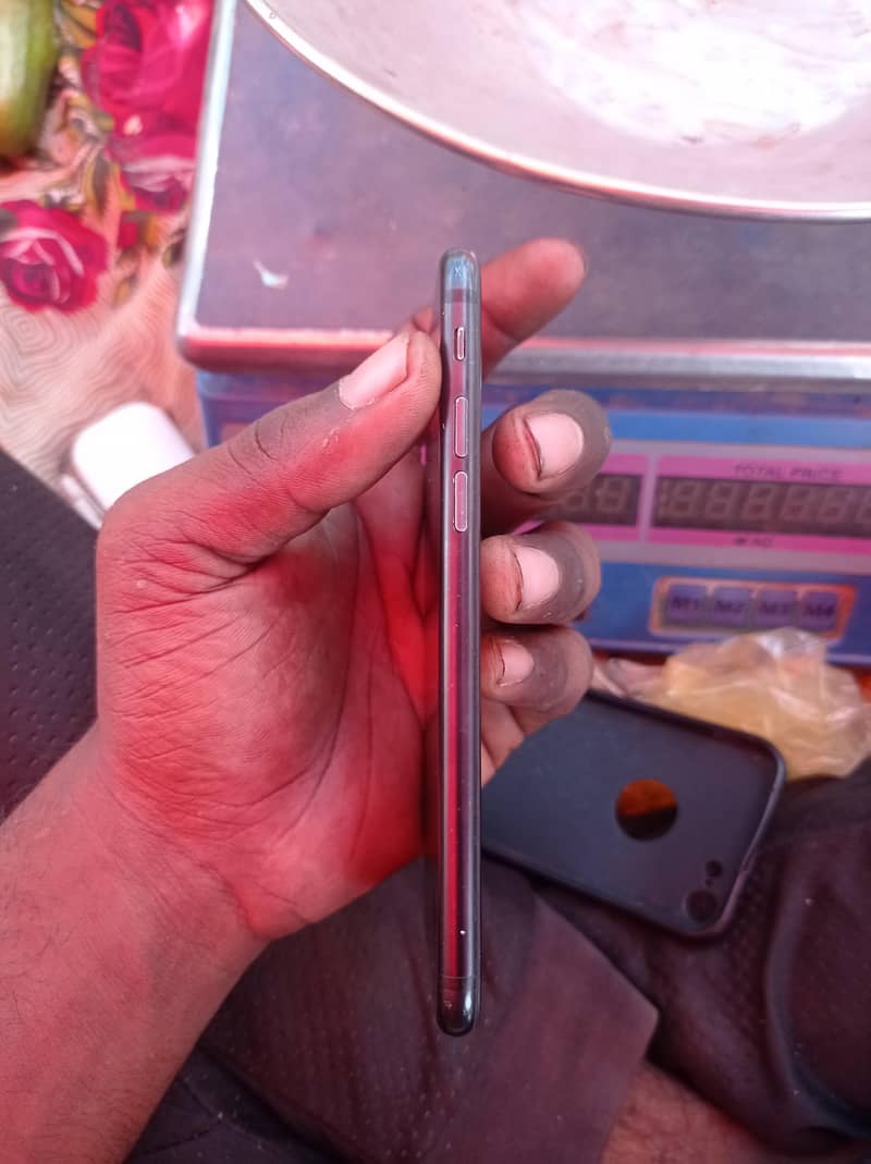 Apple iPhone 7 1