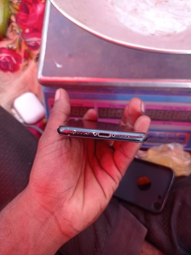 Apple iPhone 7 2
