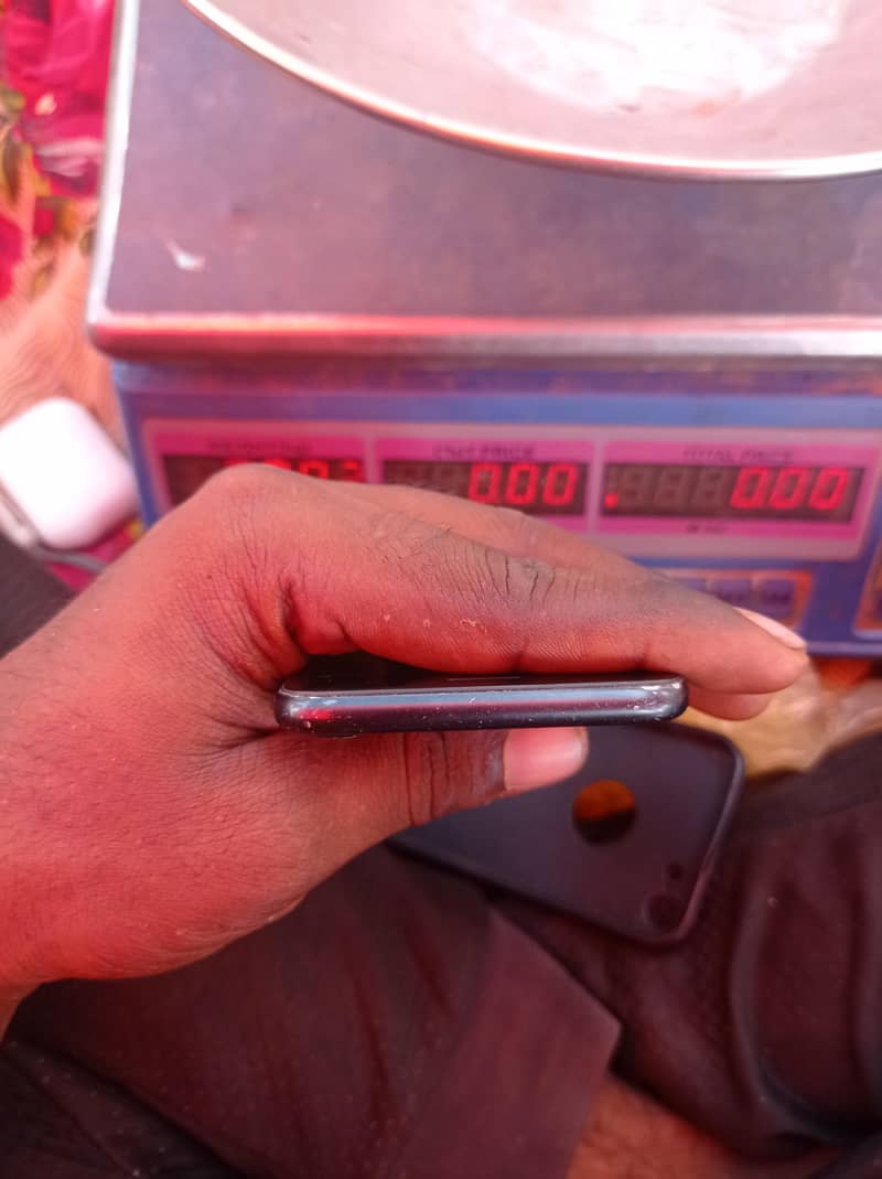 Apple iPhone 7 3