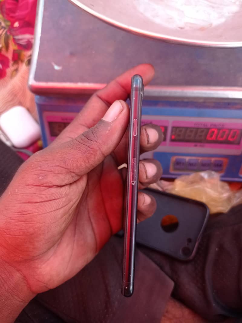 Apple iPhone 7 4